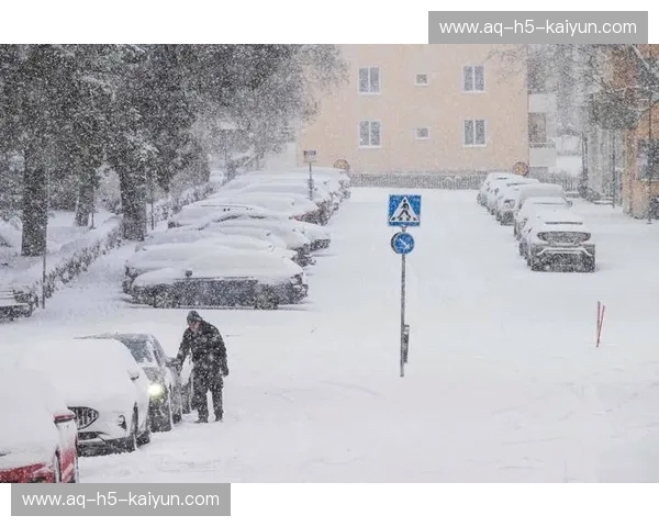 绿白魂魄战深蓝意志：斯德哥尔摩德比，一场关于信仰与领地的永恒较量